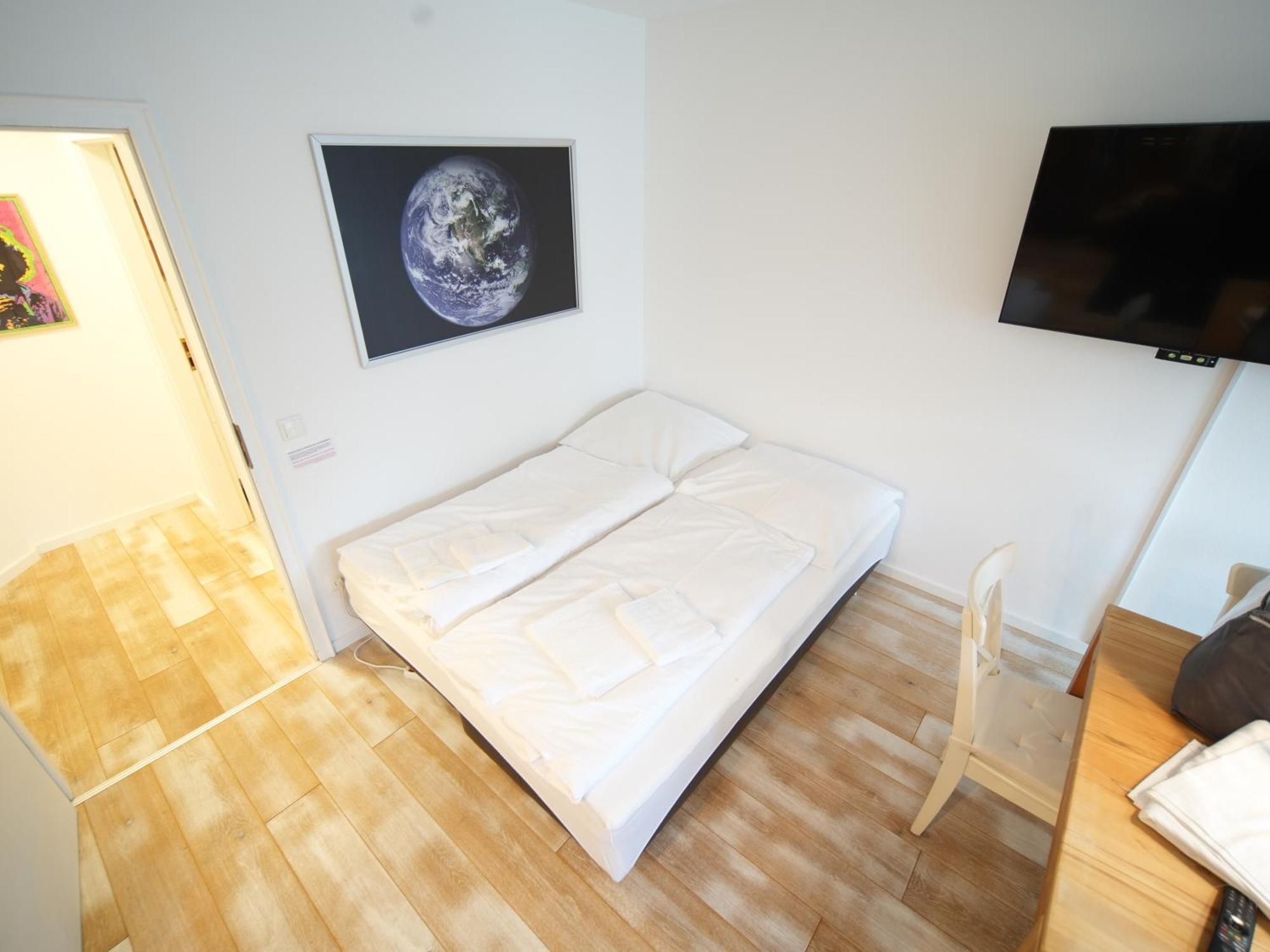 Appartement 8 Min Per U-bahn Zum Marienplatz - 120 Qm Schwabing - 3 Sz - 2 Baeder - 9 Personen Munich