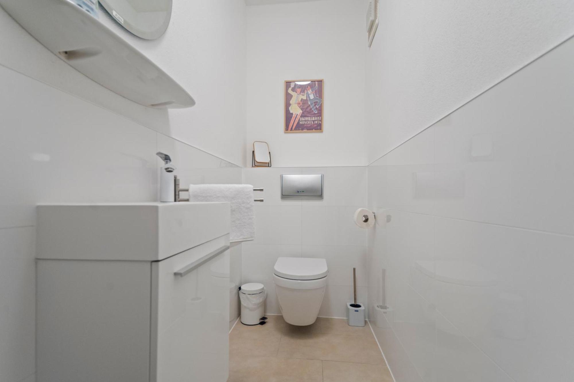 8 Min Per U-bahn Zum Marienplatz - 120 Qm Schwabing - 3 Sz - 2 Baeder - 9 Personen Appartement