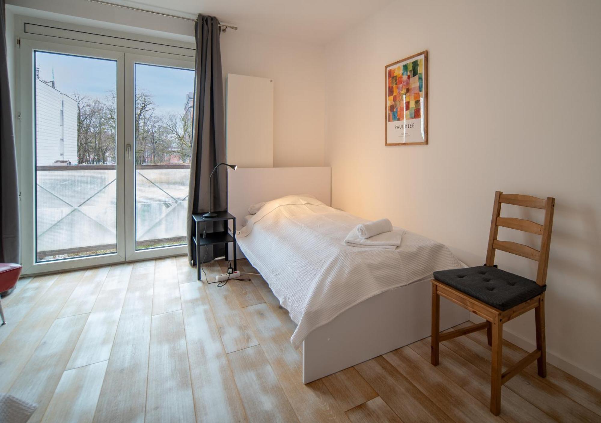 8 Min Per U-bahn Zum Marienplatz - 120 Qm Schwabing - 3 Sz - 2 Baeder - 9 Personen Appartement